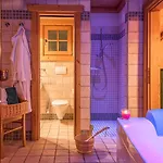 Park Village 4*