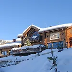 Park Village 4*