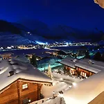 Park Village 4*