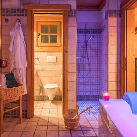 Park Village 4*
