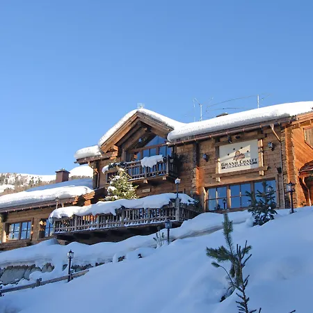 Park Village 4*