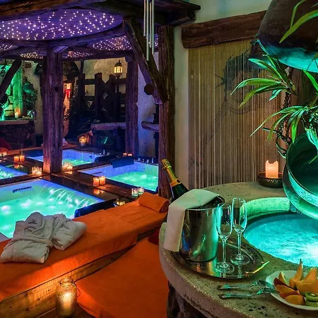 Park Village Aparthotel 3*
